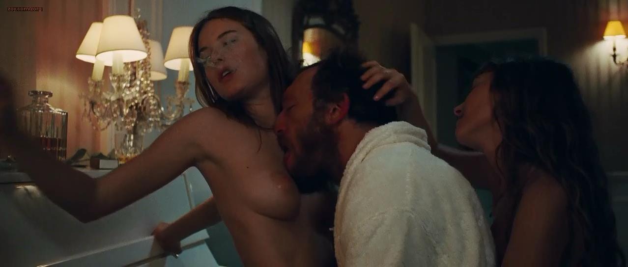 Camille Rowe nude, Josephine de La Baume nude - Notre jour viendra (2010)