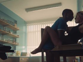 Emma Mackey sexy - Sex Education s01e04 (2019)
