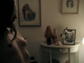 Inez Bjorg David nude - Neu in unserer Familie (2016)