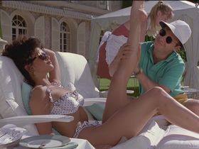 Catherine Zeta-Jones nude – Splitting Heirs (1993)
