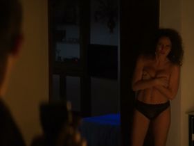 Rebecca Azan sexy - Huge in France s01e01 (2019)