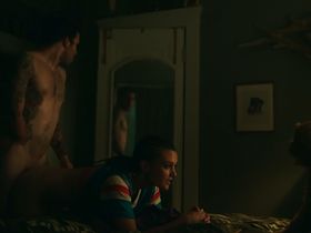Frankie Shaw sexy - SMILF s02e07 (2019)