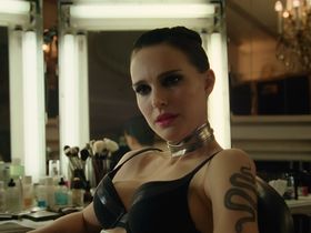 Natalie Portman sexy - Vox Lux (2018)