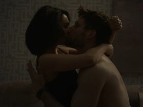 Nazanin Boniadi sexy - Counterpart s02e05 (2018)