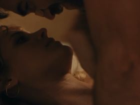 Maggie Civantos nude - La pequena Suiza (2019)