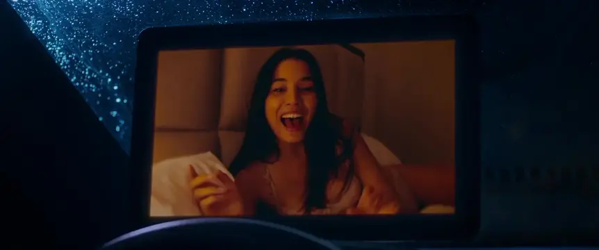 Jessica Gomes sexy - Father Figures (2017)