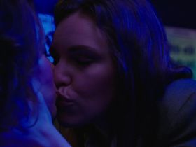 Jennifer Grey sexy, Beth Stelling sexy - Red Oaks s02e06 (2016)