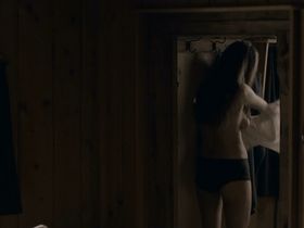 Natasha Petrovic nude, Julia Jentsch nude - Der Pass s01e05-06 (2019)