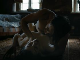 Magdalena Cielecka nude, Agata Buzek nude - Ciemno, prawie noc (2019)