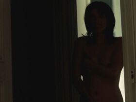 Aure Atika nude, Melanie Laurent sexy - De battre mon coeur s'est arrete (2005)