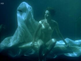 Zuzana Kanoczova nude - Nebe, peklo... zem (2009)
