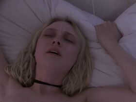 Dakota Fanning sexy, Evan Rachel Wood sexy - Viena and the Fantomes (2020)