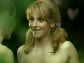 Vica Kerekes nude - Konecna Stanica (2004)