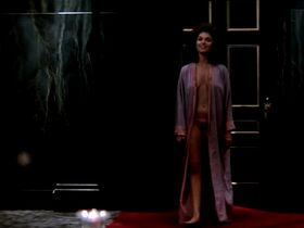 Mary Elizabeth Mastrantonio sexy - Scarface (1983)