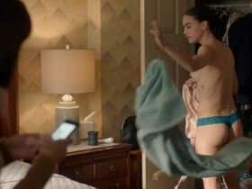 Melissa Barrera nude - Vida s03e05 (2020)