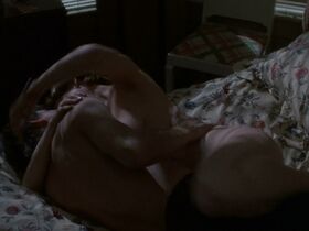 Ally Sheedy nude, Julie Carmen sexy - Blue City (1986)