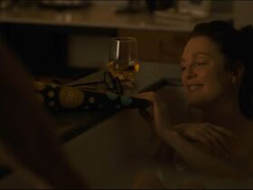 Julianne Moore sexy - After the Wedding (2019)