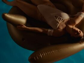 Evelyne Brochu sexy, Anne-Elisabeth Bosse sexy - La femme de mon frere (2019)