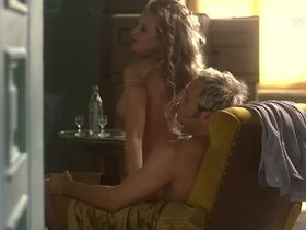 Agnieszka Wlodarczyk nude - E=mc2 (2002)