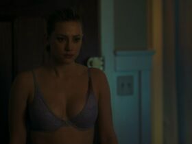 Lili Reinhart sexy, Camila Mendes sexy - Riverdale s04e14 (2020)