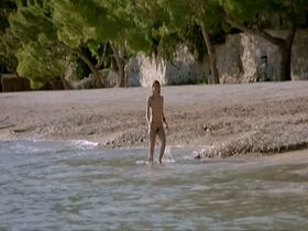 Julie Gayet nude - Lovely Rita, sainte patronne des cas dуsespуrуs (2003)