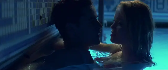 Erika Christensen sexy, Shiri Appleby sexy - Swimfan (2002)