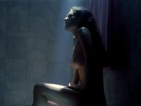 Leonor Seixas nude - A Passagem da Noite (2003)