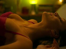 Ester Expósito sexy - Elite Short Stories: Carla Samuel s01e02 (2021)