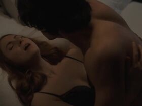 Karen Gillan sexy - The Bubble (2022)
