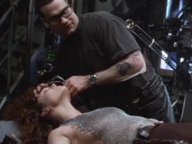 Dina Meyer sexy - Johnny Mnemonic (Japanese Cut) (1995)