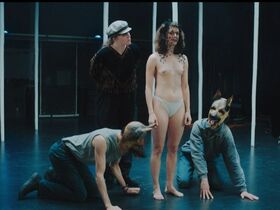 Miriam Stein nude – Moskau Einfach! (2020)