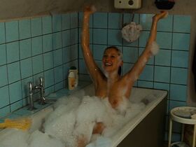 Alexandra Maria Lara nude – Der Fischer und seine Frau (2004)