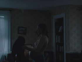Chloe Grace Moretz sexy – MotherAndroid (2021)