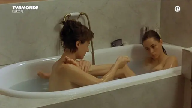 Emmanuelle Beart nude, Pascale Bussieres nude – Replay (La repetition) (2001)