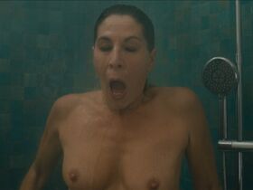 Mathilde Seigner nude – Un tour chez ma fille (2021)