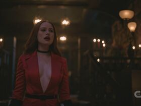 Madelaine Petsch sexy – Riverdale s05e11 (2021)