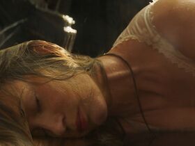 Emily Blunt sexy – Jungle Cruise (2021)