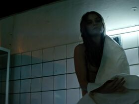 Angelina Strechina nude – Mir! Druzhba! Zhvachka! s02e03 (2021)