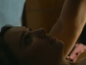 Deborah Francois sexy – L'autre continent (2018)
