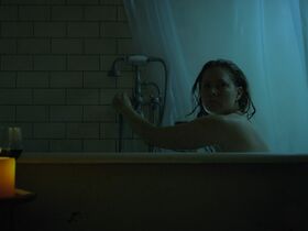 Amy Adams sexy – The Woman in the Window (2021)