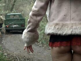Adela Petrekova nude – Zablesky chladne nedele (2012)