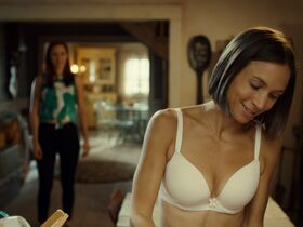 Dominique Provost-Chalkley sexy – Wynonna Earp s04e09 (2021)