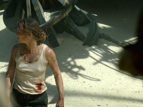 Milla Jovovich sexy – Monster Hunter (2020)