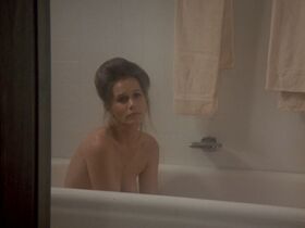 Sally Kellerman nude – A Reflection of Fear (1973)