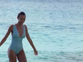 Sonia Rolland sexy – Affaires etrageres s01e01 (2010)