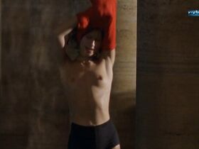Chiara Schoras nude – Picknick im Schnee (1999)