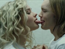 Katherine Langford sexy – Spontaneous (2020)