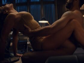 Lauren Holly sexy – Tiny Pretty Things s01e04e06e07e09 (2020)