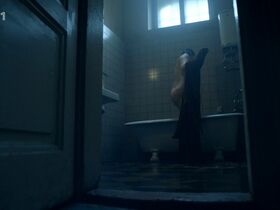 Jenovefa Bokova nude – Herec s01e01 (2020)