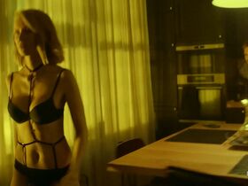 Vilma Kutaviciute sexy – Trudnyye podrostki s02e01 (2020)